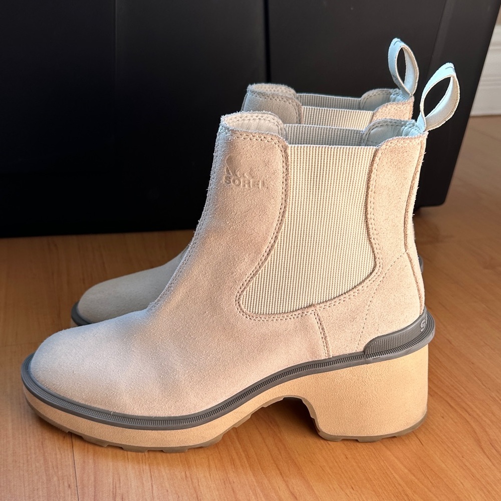 Sorel Women’s Hi-Line Chalk, Ceramic Chelsea Boot Size 10
